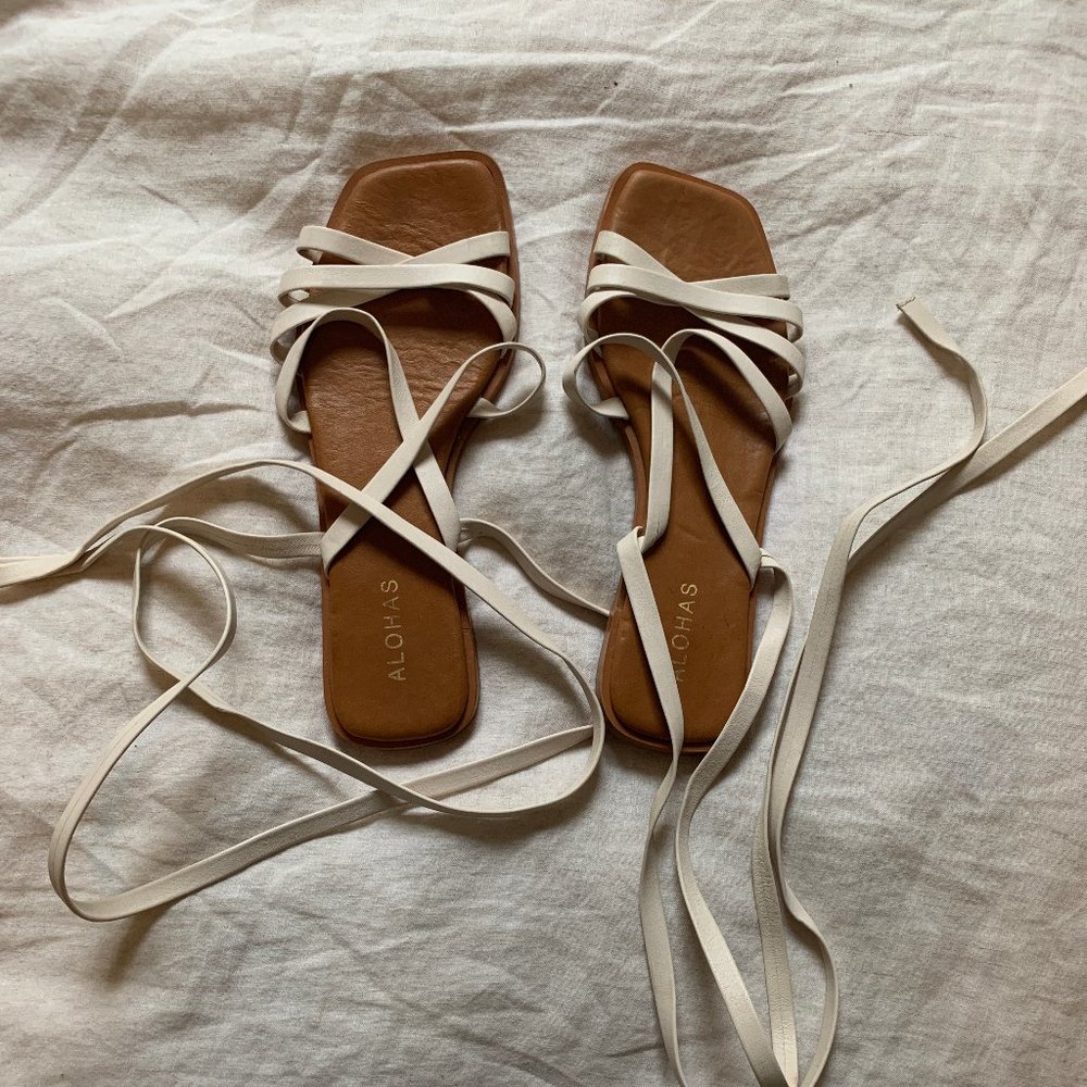 Alohas Strappy Flat Sandals